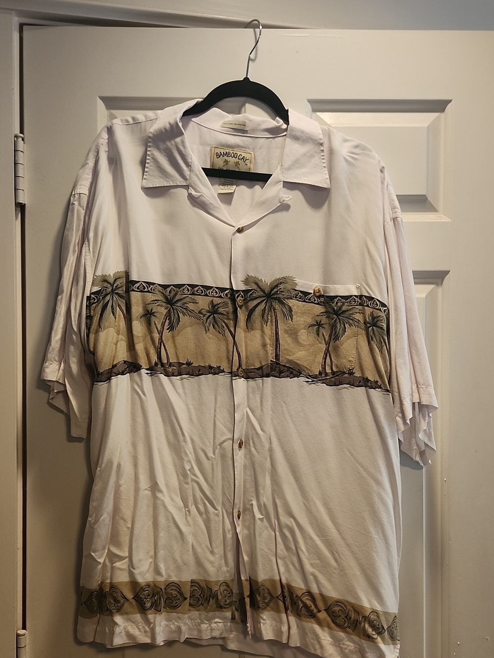 BAMBOO Men’s White Short-Sleeve Button-Down Shirt with Beige Palm Band